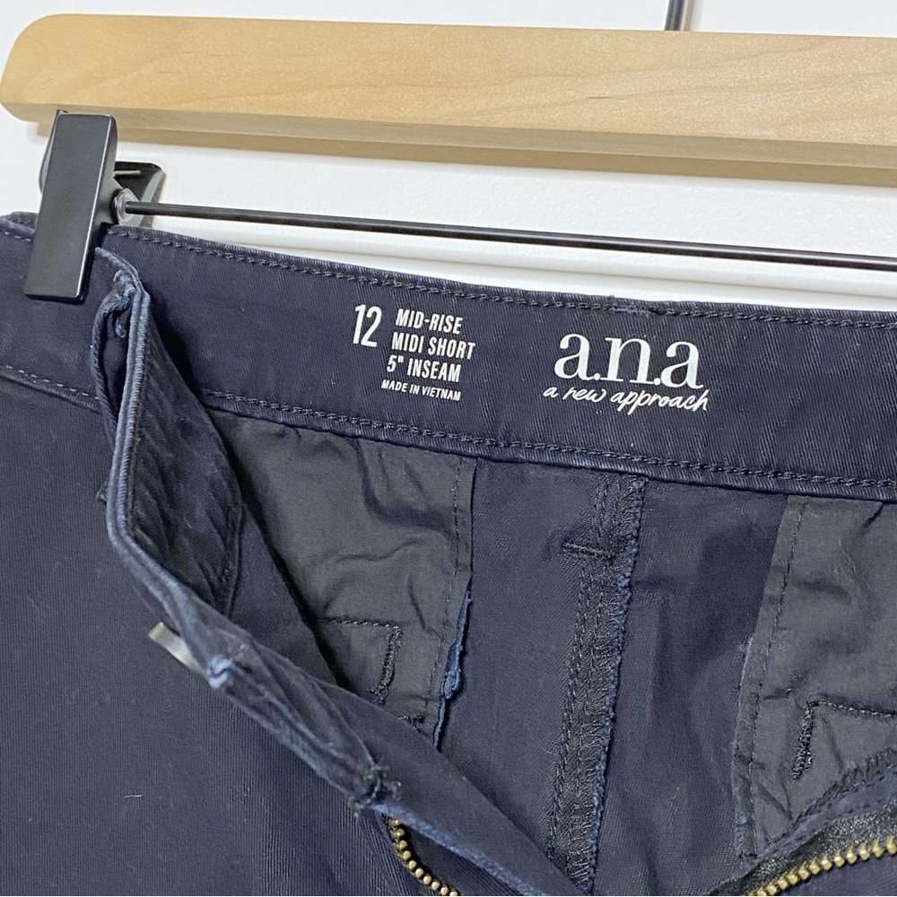 ANA Black Mid Rise Twill Short - Size 12 - Picture 2 of 6